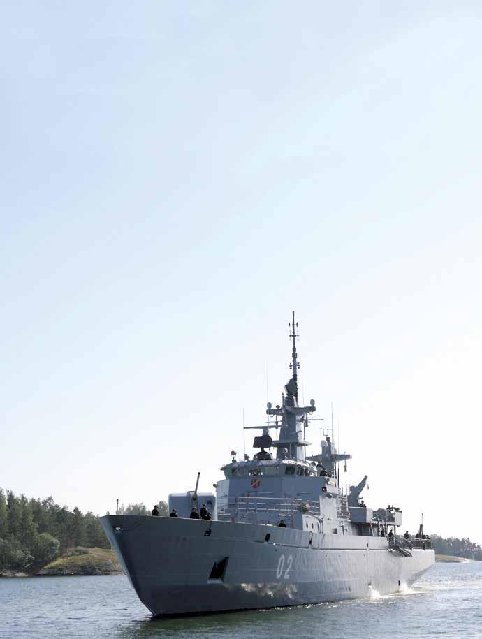 Marinen Marinens uppgifter när det gäller det militära försvaret av Finland är att övervaka havsområdena och avvärja territoriella kränkningar, trygga sjöförbindelserna samt avvärja anfall från havet.