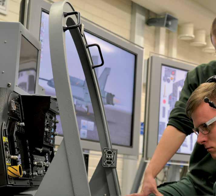 Militärförare Vid flygvapnets militärförarkurs vid Luftkrigsskolan utbildas eleverna till mångsidiga föraruppgifter. Alla förare utbildas för kombinationsfordon.