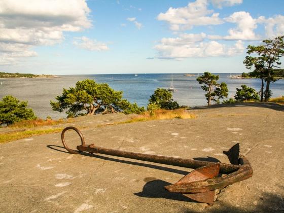 båtskorna i taket. Boka bord: vardagar kl 10.00-17.00 på tfn 08-574 504 21 Utsikts- och rastplats En otroligt vacker plats på en klippa mellan bebyggelsen i utkanten av samhället.
