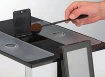 Användning Manuellt inkast 4.12 Manuellt inkast Det manuella inkastet finns mitt på kaffemaskinens lock.