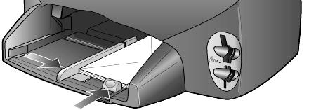 Om du skriver ut på ett kuvert skjuter du in kuvertet i kuvertfacket som finns på höger sida vid baksidan av utmatningsfacket.