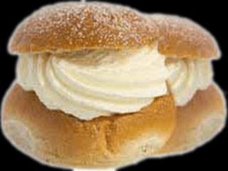 Fettisdagen - Den stora dagen för semlor 5/3 Fettisdagen är enligt tradition den dagen så man fick äta fettisdagsbullar som vi kallar semlor.