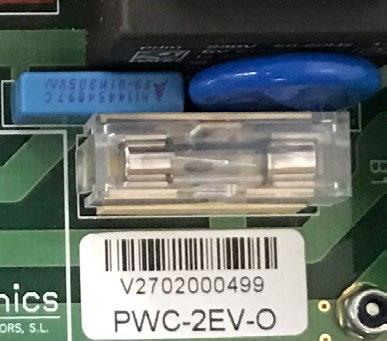 2) Säkerställ att modularkabeln RJ45 mellan aggregatet och reglerpanelen är oskadad. 3) Säkerställ att ev. tillbehör som rumstermostat och dörrkontakt fungerar som dom ska.
