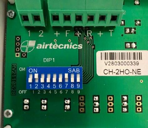 Inställning av switchar D802 switch Switch 1, driftläge OFF = Autoläge 1) (Rekommenderas) ON = Autoläge 2) Switch 2, dörrkontakt OFF = Dörrkontakt ej installerad (leveransläge) ON = Dörrkontakt