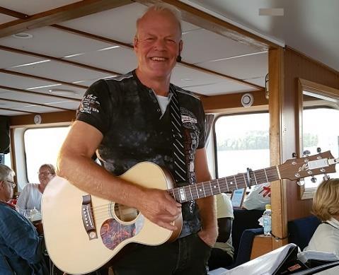 NOVEMBER DECEMBER 2019 MÅNDAG 11 NOVEMBER KL 13.00 MÅNADSMÖTE I HÖRSALEN Underhållning med Pekke Abrahamsson, f d polis från Enköping, där Pekke väver in en musiktävling med fina priser.