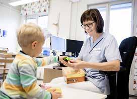 Detta leder till att primärvården i Sverige är alltför svag med en begränsad funktion när det gäller att koordinera vården, ha översikt över de insatser som patienten får och att bidra till att knyta