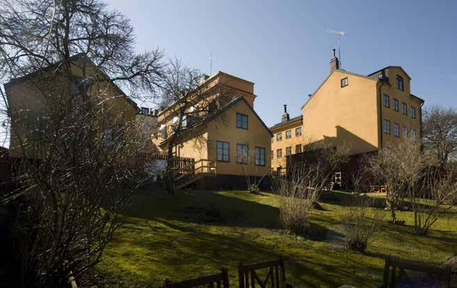 FASTIGHETEN KATTÖRAT 1 MED TRÄDGÅRD MOT NORR. FOTO J. MALMBERG.