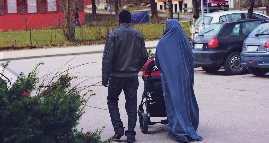 Invandring Vi Sverigedemokrater vill förbjuda heltäckande slöja på offentliga platser. Den är ett tecken på kvinnoförtryck och det är omöjligt att identifiera en person som har dolt sitt ansikte.