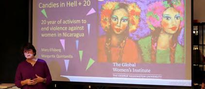 Gästföreläsare Mary Ellsberg håller presentation om våld mot kvinnor i Nicargua.