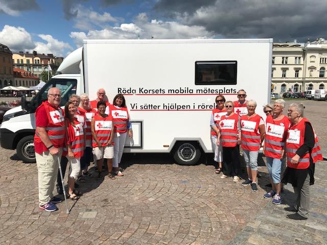I maj månad besökte Röda Korsets ordförande bl.a. Karlskrona. Frivilligledarna deltog i mötet med ordföranden och informerade om kretsens krisverksamhet.