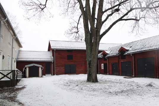 Storken 3, med uthus, till