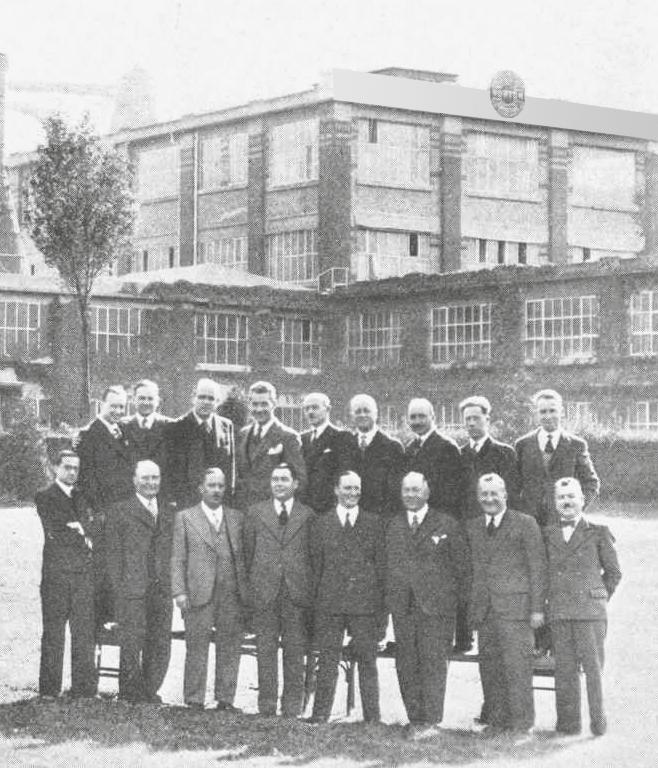 INLEDNING EN LÅNG HISTORIA I mitten på 1800-talet samlades en grupp entreprenörer i Worcester, Massachusetts, USA, med det gemensamma målet att möta det ökande behovet av slipskivor inom den spirande