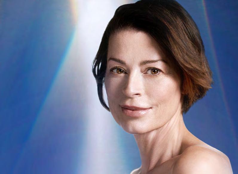 REDUCERAR SYNBART LINJER KRING ÖGATS KONTURER FÖRBÄTTRAR FASTHET OCH ELASTICITET* REDUCERAR SYNBART DJUPARE RYNKOR* Bevara, främja och skydda hudens motståndskraft med* ULTRA SMART PRO-COLLAGEN, för