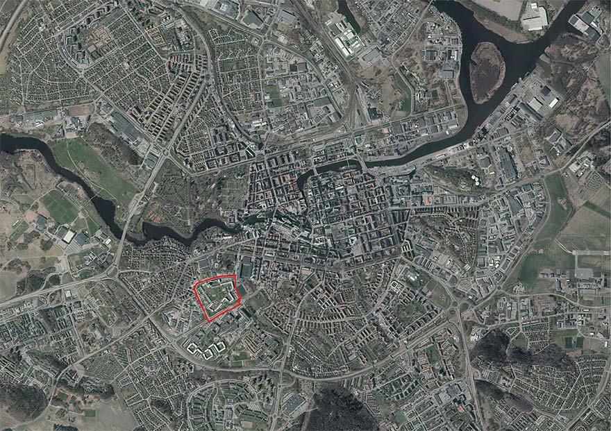 3(13) Ektorpsgatan smalnas av ger det extra byggbar mark invid gatan och möjliggör därmed en förtätning till en mer stadsmässig karaktär.