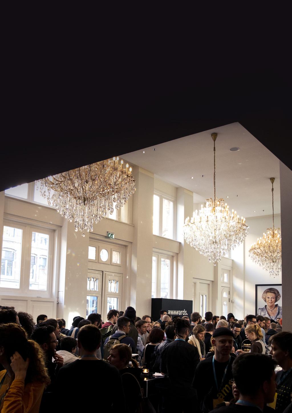 DESIGNERS, UTVECKLARE & DIGITALA DRÖMMARE Varje år anordnar Awwwards en ny konferens någonstans i världen. Hittills har de varit i städer som New York, London, Paris och Los Angeles.