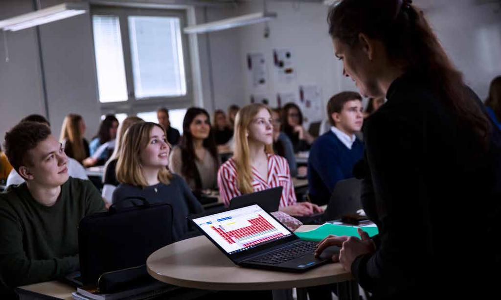 Hon är också expert i Grunden till allt, P1- programmet som berättar om grundämnena i det periodiska systemet.