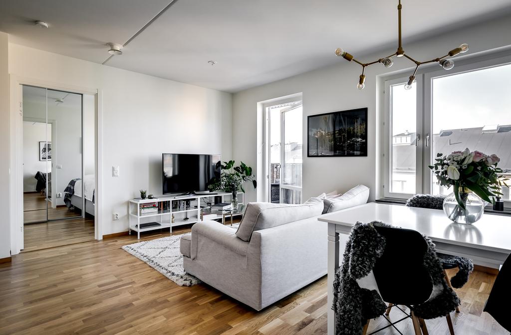 Objektsbeskrivning Fastighetsmäklare Fredrik Flodin Objekt Bostadsrätten till lägenheten nr 6 (1401).