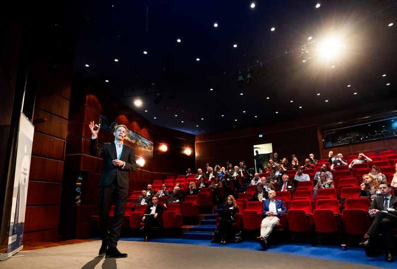 VI I REDERIET ERIK FROSTE REDERICHEF Kommunikation öppnar dörrar INNEHÅLL 3 #metoo för sjökaptener 5 Mindre stress med nytt schema Skärp er, var Erik Frostes budskap på Transportstyrelsens