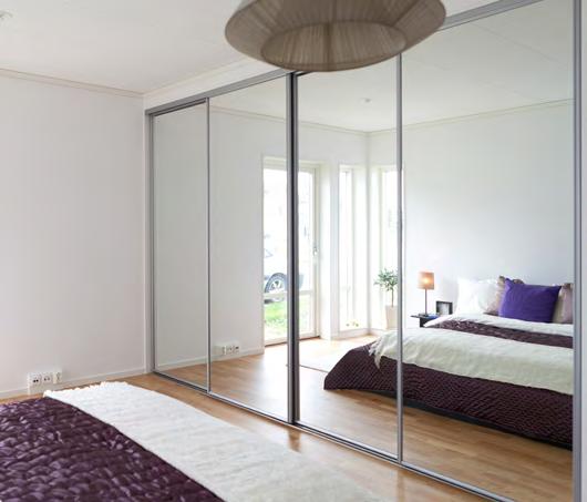 klart spegelglas, profiler i silver, exklusive inredning