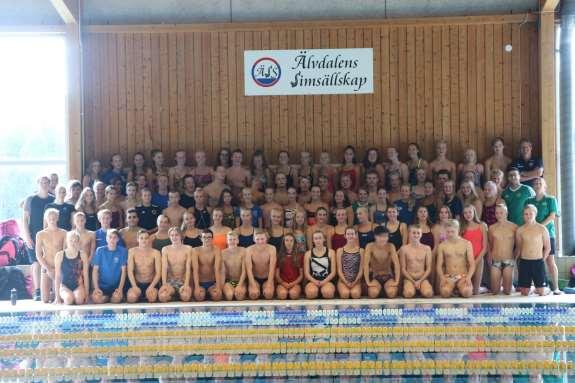 Lägret i Älvdalen 30/8 2/9 Nytt för i år är att vi genomförde ett stort läger för SM/JSM/DM/Sum-Sim simmare i Älvdalen. SM/JSM simmarna (26 st) ankom på torsdag och resterande simmare (64) på fredag.