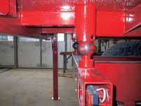 ) Tippa upp vagnen ca 1-1, steg, ca 1000 mm. ) Stäng Säkerhetskranen på tippcylindern. ) emontera sprinten för cylinderfästet. ) Öppna säkerhetskranen på tippcylindern.