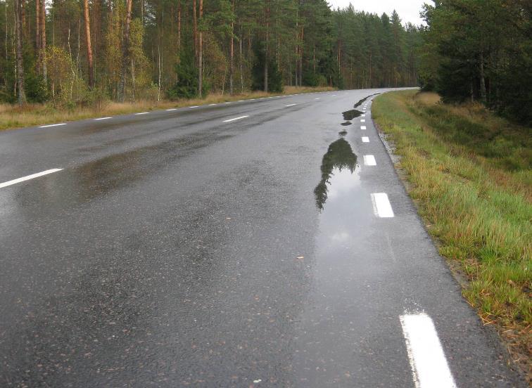 2. Begränsningar Vägkonstruktioner bryts ned med tiden från den kombinerande effekten av upprepade axellaster samt exponering av omgivningens klimat.