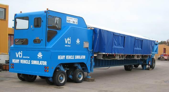 3. Projektmetodik och utförande I HVS-försök (Heavy Vehicle Simulator) kan uppbyggda vägkonstruktioner belastas med rörligt hjullast (trafiklast) och brytas ner successivt (figur 3).