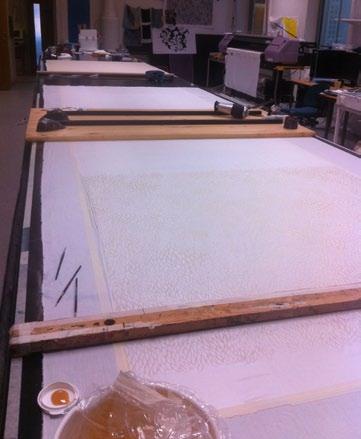 Tryckning av Lindstam Denna textil var den som krävde mest förberedelser i form av tester på olika tekniker.