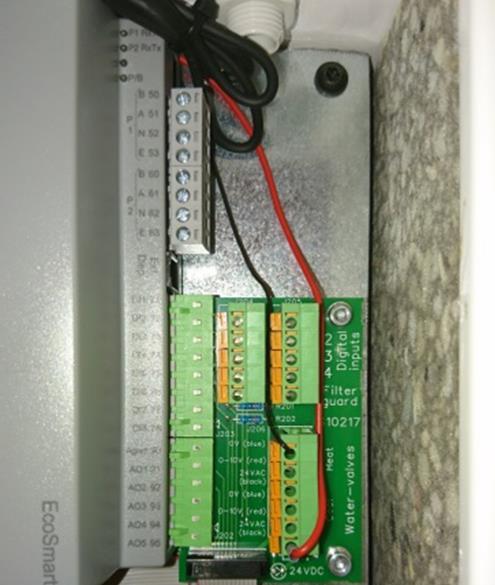 Fjärrpanel med display kopplas alltid till port 2 om man även har modbus aktiverat.