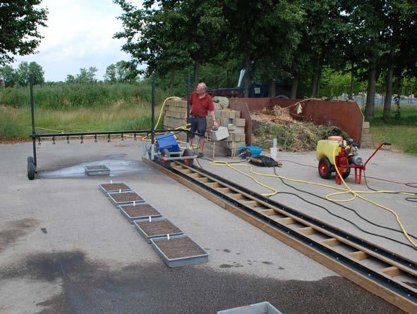 Behandlingen med ättiksyra utfördes den 6 juni. Vid behandlingen var det växlande molnighet, lufttemperatur ca 19 C och vindhastigheten var ca 2-3 m/s. Försöksled 7 och 8 bevattnades före resp.