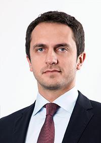 Oleg Batyuk, ledamot (sedan 2014) Oleg Batyuk är ledande delägare vid Dentons (tidigare Salans) kontor i Kiev och chef för dess bolagsjuridiska verksamhet i Ukraina.