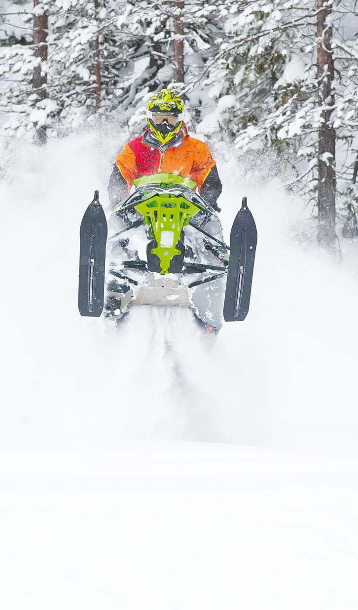 MOUNTAIN SLED OF THE YEAR 2018 maskinerna i andra änden med sina enkla LCDdisplayer och Arctic samt Yamaha mitt emellan då man delar instrumentering. Polarisen kostar 153.