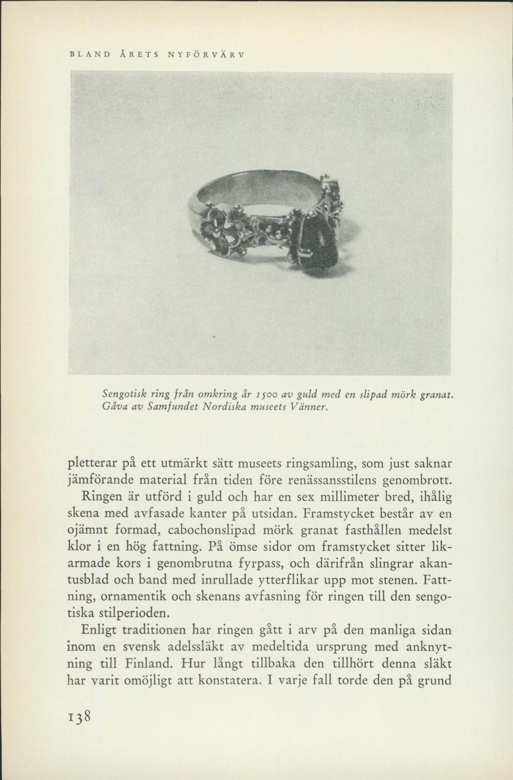 BLAND ÅRETS NYFÖRVÄRV Sengotisk ring från omkring år Jfoo av guld med en slipad mörk granat. Gåva av Samfundet Nordiska museets Vänner.
