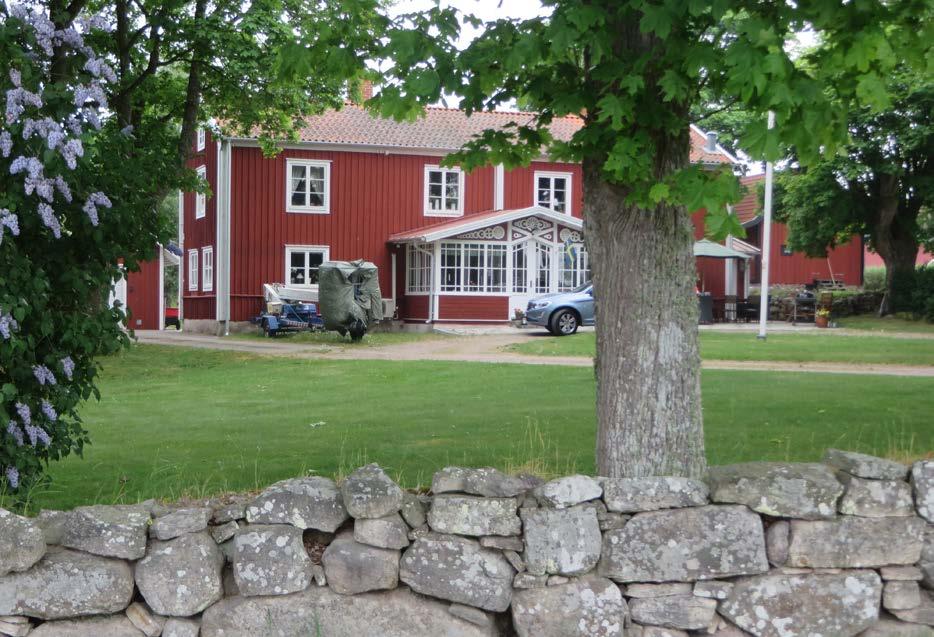 Törnlycke Törnlycke är en liten bondby som tack vare sin komministergård har berört fler människor än en vanlig by. Gårdarna ligger samlade vid den slingrande byvägen.