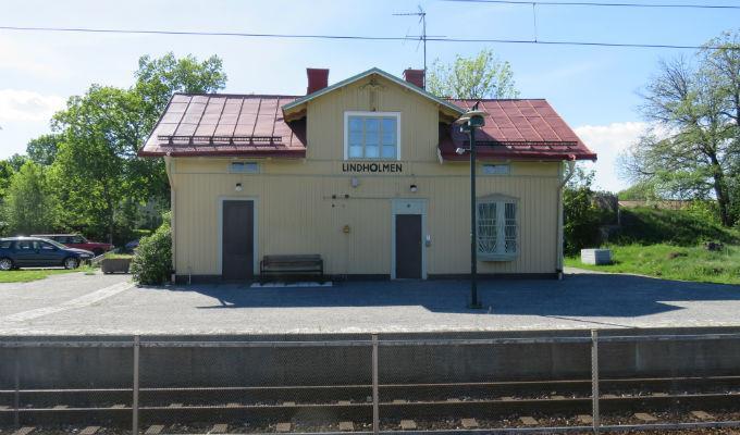 Anmälan senast den 29 augusti till britt.engdahl@gmail.com eller tel. 0708-74 15 84. Kostnad: 30 kr medlem, 50 kr ej medlem Vandring från Lindholmen till Molnby station. Söndagen den 17 september kl.