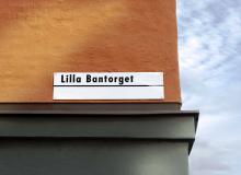 1 Sammanfattning av mäklarinformation Mäklarbild i Nedan återfinns det mesta av den information som behövs vid en överlåtelse av en lägenhet i Bostadsrättsföreningen Lilla Bantorget. 1.