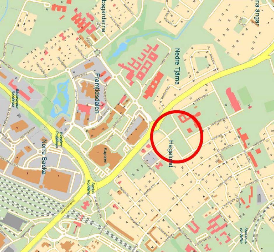 2 2. Förutsättningar Studerat kvarter Kvarteret Läroverksallen ligger längs E16 i väster och Röda vägen i söder. I norr går Läroverksgatan.