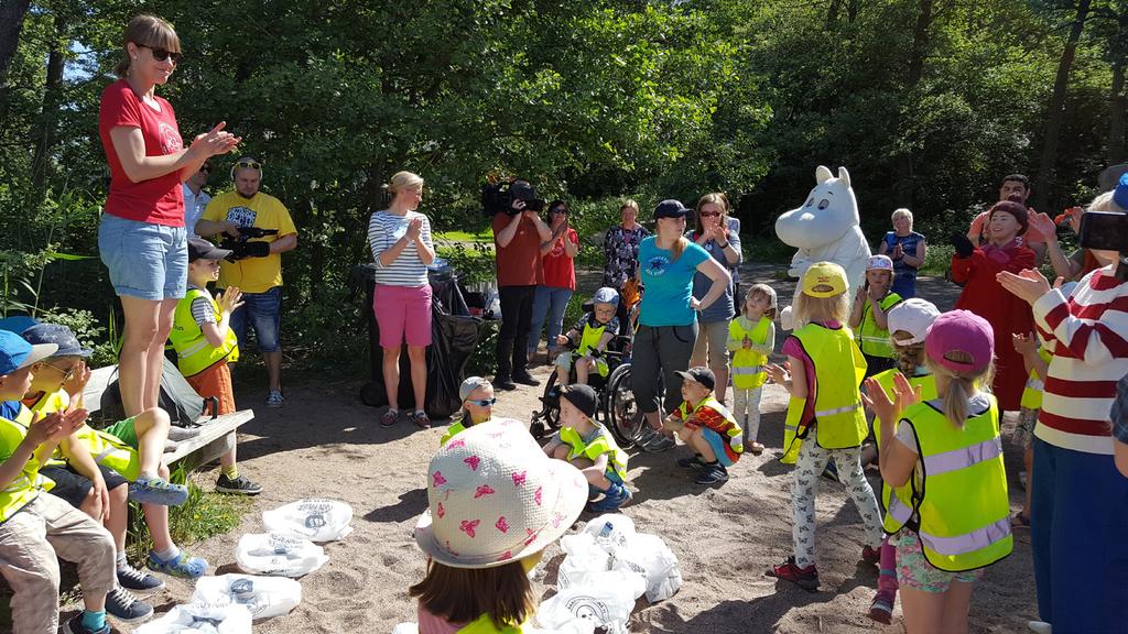14 Rapport över strandskräp 2014 2016 Håll Skärgården Ren rf Deltagarna fick anvisningar om skräprapporteringen både på webbsidan och i en talkoguide som utarbetats enkom för kampanjen.
