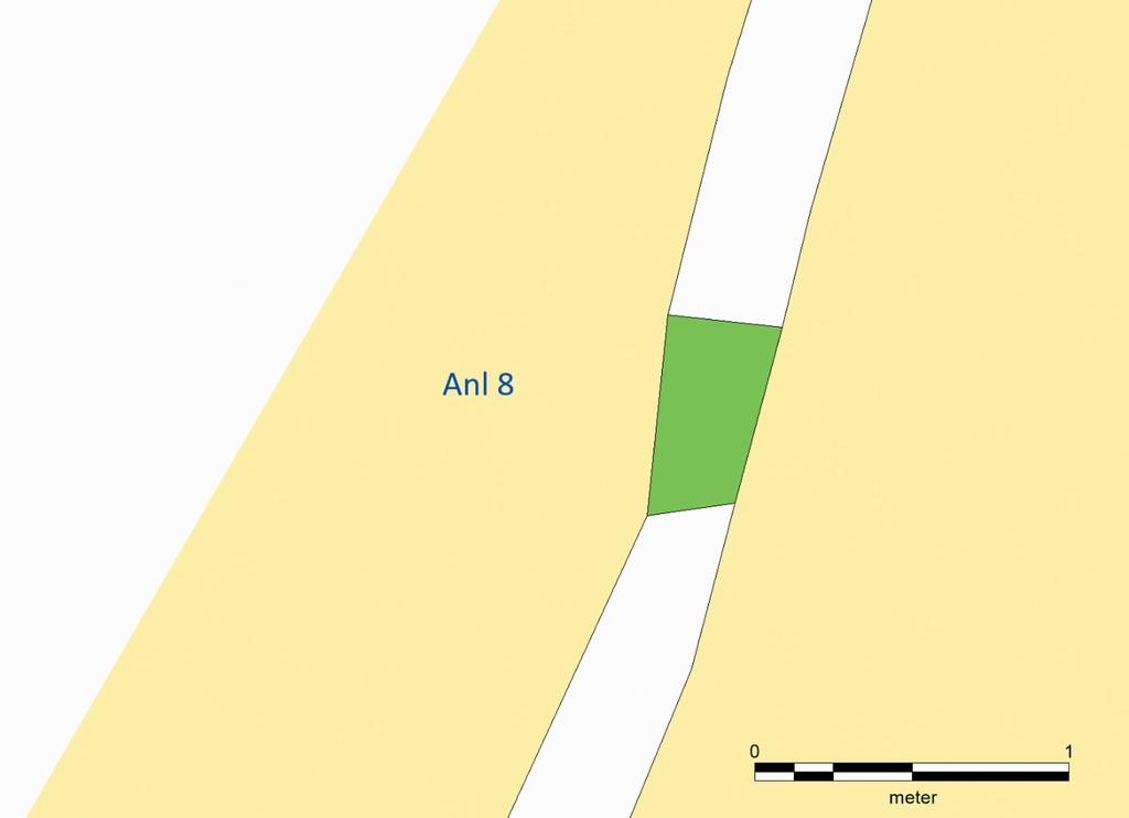 Anl 8 Fig. 6. Anläggning 8 En kalkstensskiva som även denna försvinner in i båda schaktväggarna och i NS riktning mäter den 0,6 m.