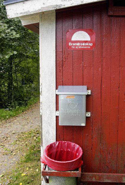 Låna båtar vid Kattholmen Under semesterperioderna finns det en segeljolle och tre roddbåtar vid Kattholmen som får användas