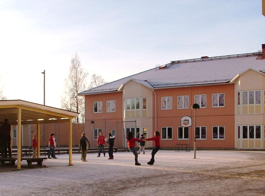 En kontinuerlig dokumentation av barnens lärande och utveckling. Ett ökat ansvar för egen planering och arbete. Lek och skapande arbete i en stimulerande miljö. Ämnesövergripande temaarbeten.