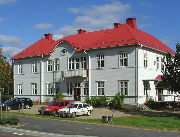 Här finns förskola, förskoleklass samt årskurs 1-6 och fritidshem. Skolan ligger en mil väster om Bollnäs i en naturskön miljö, nära till skog och vatten.