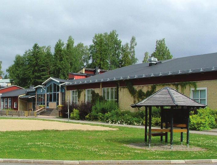 Det finns ett aktivt samarbete med föräldrar och lokala föreningar kring barnens lärande och utveckling. Vi strävar mot ett medvetet friskvårdsarbete.