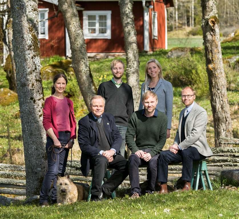 Kontakta oss gärna: Carlsson Ring Fastighetsmäklare Torget, 749 60 Örsundsbro Telefon: 018-10 20 30, 0171-10 20 30, 060-10 20 30 Fax: 0171-10 20 00 Webbplats: www.carlssonring.