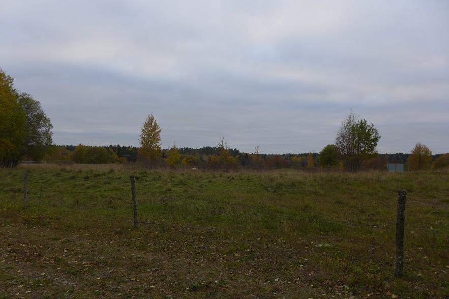 underliggande tunt lager av morän på berg. Fyllningen och leran tillhör materialtyp 4B eller 5B och tjälfarlighetsklass 3 eller 4.