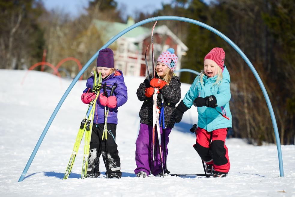 OMRÅDE 1: NY TEKNIK, NYA MATERIAL OCH SMARTA LÖSNINGAR FÖR SPORT OCH FRILUFTSLIV Syftet för området är att sätta de akademiska miljöernas forsknings- och utvecklingsarbete i centrum för en samverkan