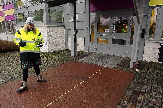 Väglagsobservationer görs på en 50-meterssträcka från första lyktstolpen bredvid cykelbanan efter korsningen och framåt, i riktning mot
