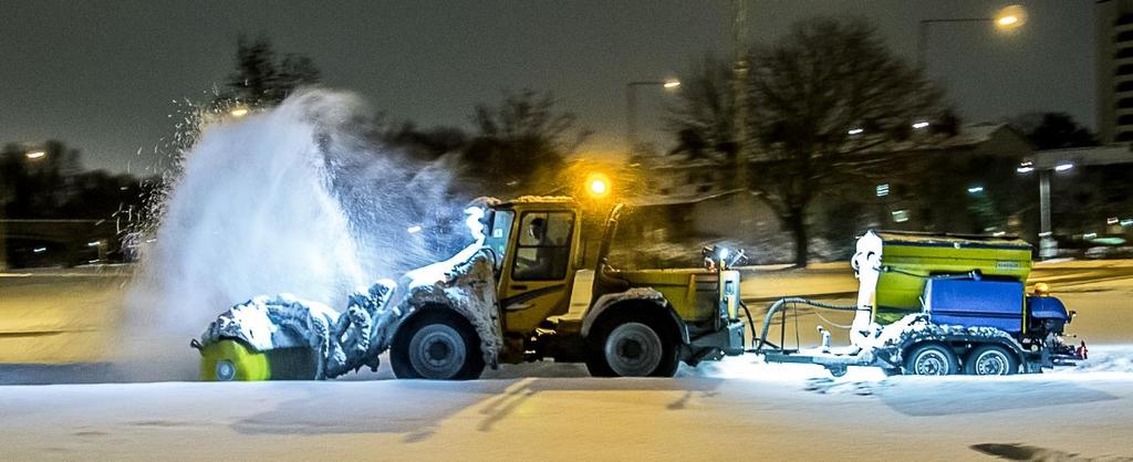 Figur 27. Borstvalsens rotationshastighet påverkar möjligheten till att få bort snön från ytan som sopas, vilket ställer krav på kraftöverföringen från redskapsbäraren eller traktorn.