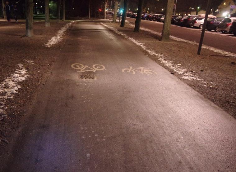 2.5. Inverkan av cykelvägens textur och lutning på restsaltmängden Förutom att restsaltmängderna påverkas av de åtgärder som genomförts har vägytans textur och cykelvägens lutning betydelse.