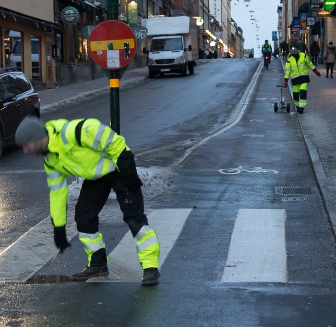 bärbar frensor, Fbox TM (ASFT). Med en pipett togs ett vätskeprov från ytan och dess fryspunkt bestämdes därefter med hjälp av frensorn (Figur 68). Figur 68.